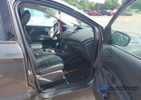 2018 Ford Escape S z USA, uszkodzony, nr VIN 1FMCU0F70JUB50735